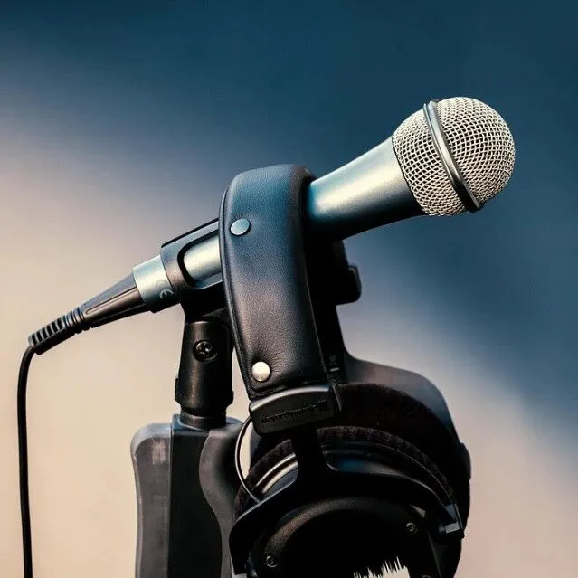 米哈游腾讯叠纸的“声优供应商”发公告：反对AI音频侵权！