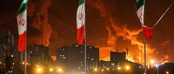 伊、以互炸炼油石化设施，青岛铁矿会作何感想？