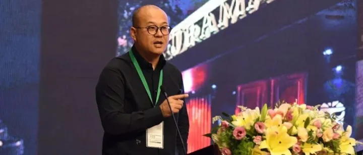 从文艺青年到亚朵创始人，王海军如何实现人文主义与商业理性的完美融合？