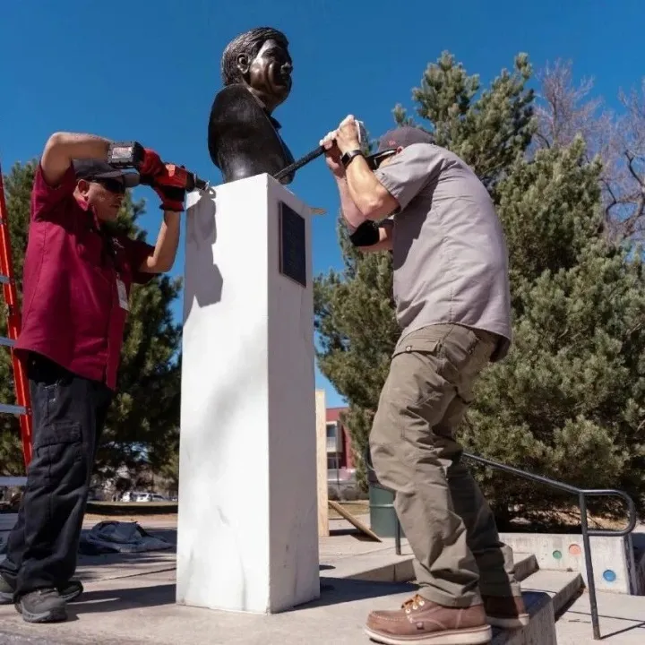 劳工领袖塞萨尔·查韦斯性侵丑闻震动全美