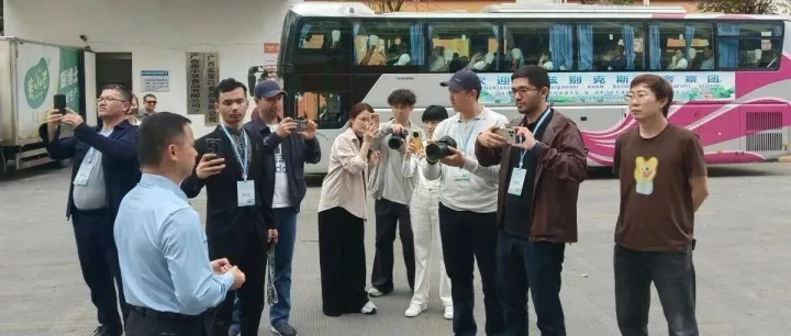 中亚贵客踏春南下，瓜果飘香联谊丝路