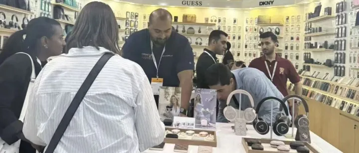 展會花8萬換來200張名片，我卻坐在電腦前感到一陣空虛。