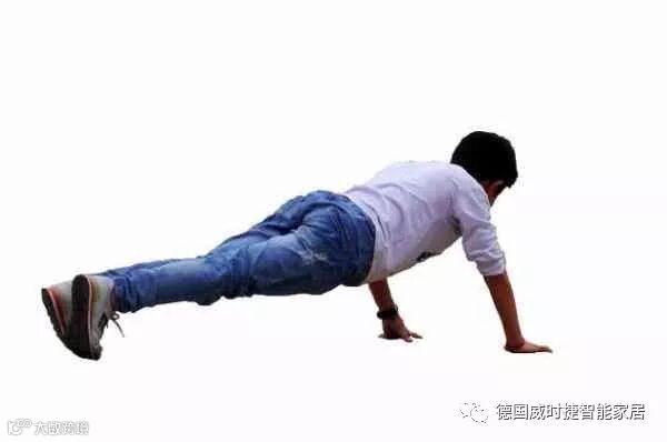 每天坚持做“俯卧撑”的男人,有什么好处?