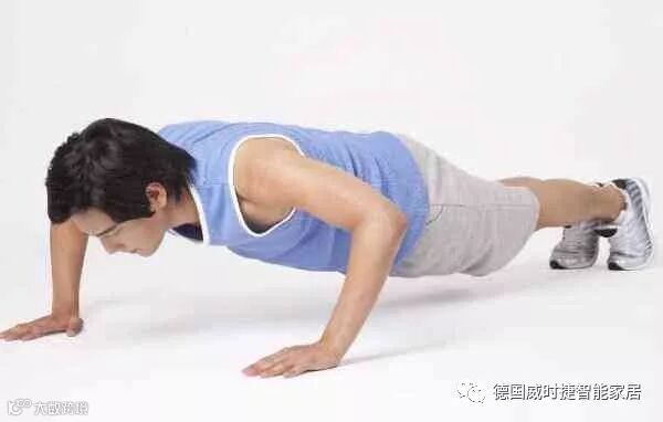 每天坚持做“俯卧撑”的男人,有什么好处?