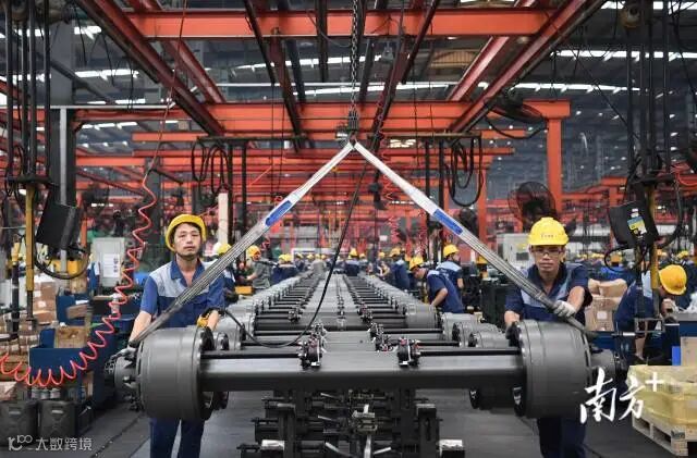 江门工业基础扎实。图为富华重工生产车间。南方+记者 杨兴乐 摄