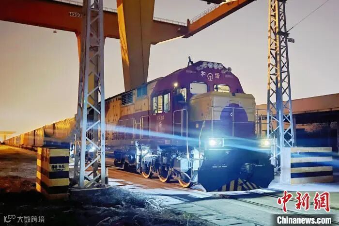 图为2023年广西首趟中越中欧联程班列发车。 陈星宇 摄