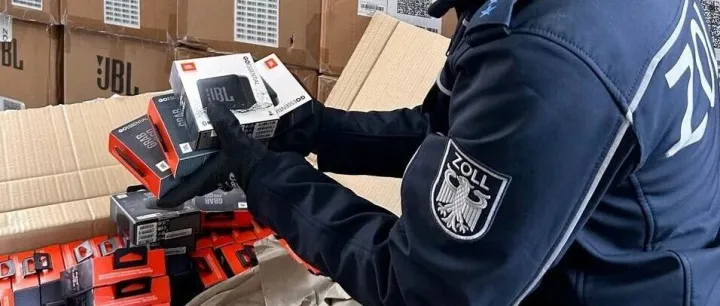 突發(fā)！德國(guó)海關(guān)扣查中國(guó)集裝箱，千余件3C正品遭扣押，原因出人意料 | 跨境老Ye