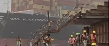 突发！MSC 1.4万TEU超大型集装箱船失控