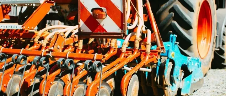 俄羅斯砸錢(qián)買(mǎi)農(nóng)機(jī)了！2026采購(gòu)清單曝光，中國(guó)設(shè)備出口迎來(lái)大商機(jī)