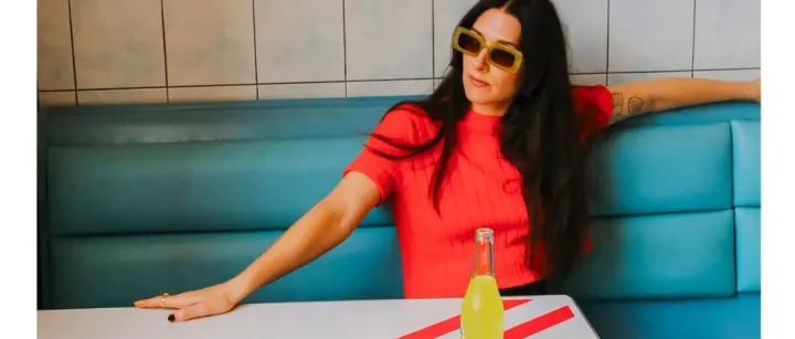 X-E5丨街头探索，两位女摄影师镜头中的环境人像