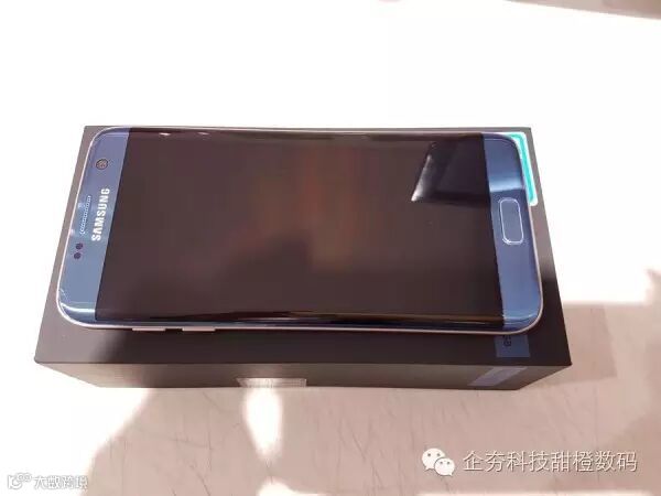 blue-coral-galaxy-s7-edge-unboxing-4.jpg