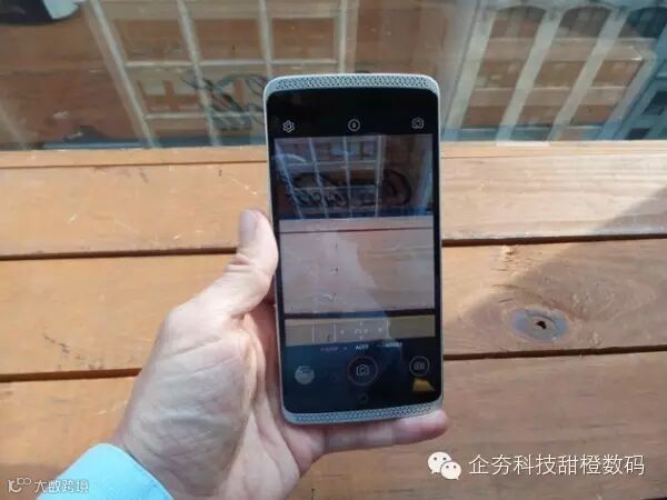 395149-zte-axon-phone-camera.jpg