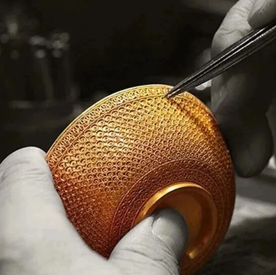 老铺黄金（纪要）：目标毛利率维持在 40%-43% 之间