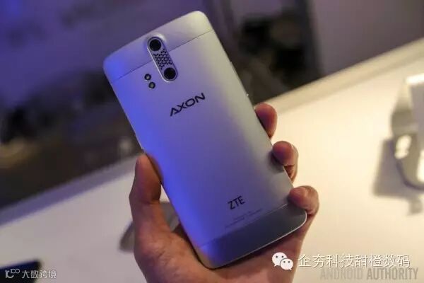 ZTE-AXON-Phone-Hands-On-27-840x560.jpg