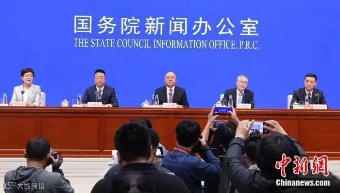 4月18日，中国国务院新闻办公室在北京举行一季度有关经济数据例行新闻发布会，农业农村部总农艺师、种植业管理司司长潘文博，农业农村部发展规划司司长陈邦勋，农业农村部帮扶司司长许健民，农业农村部市场与信息化司司长雷刘功介绍2025年一季度农业农村经济运行情况，并答记者问。 <a target='_blank' href='/'>中新社</a>记者 杨可佳 摄