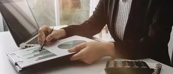 泡泡玛特大跌！王宁回应“LABUBU独大”隐忧