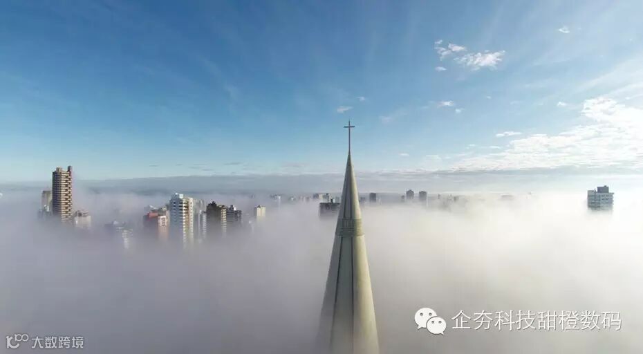 A drone's perspective of the Brazilian town of Maringá