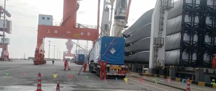 上海港開通新能源儲能柜海運專線，首批46柜啟航赴歐
