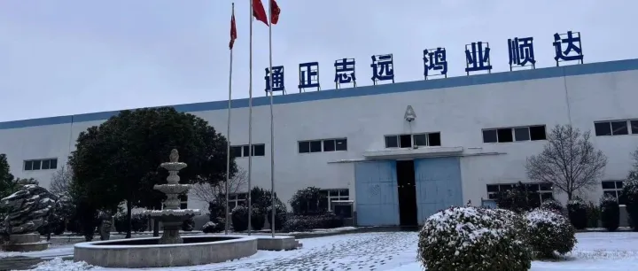 鏟雪除冰，情暖寒冬