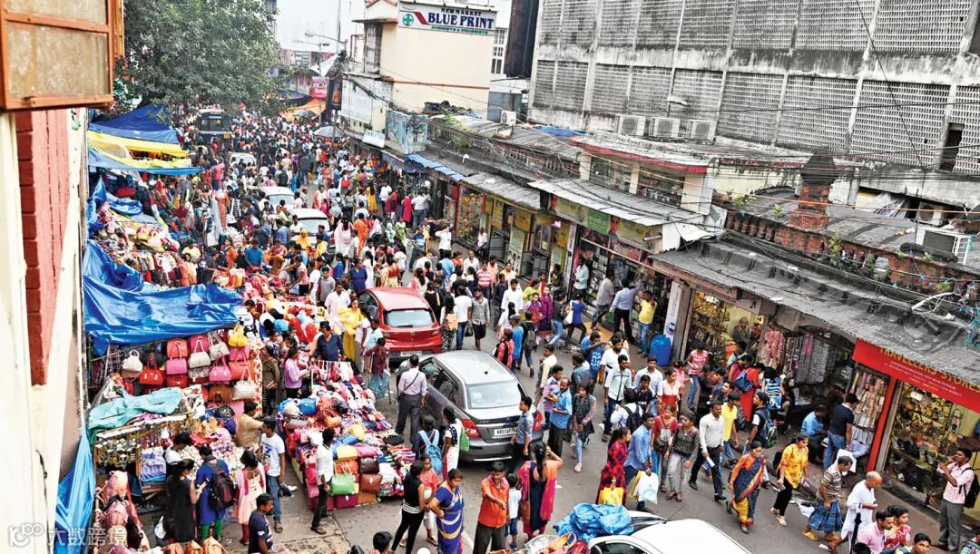 Calcutta Municipal Corporation | New Market shop sales take a hit before  Puja - Telegraph India