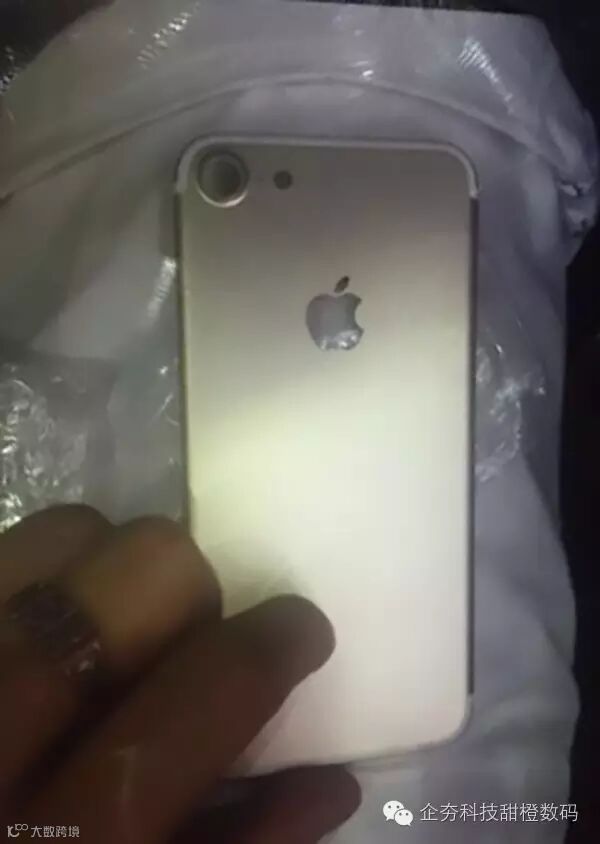high-resolution-iphone-7-leaks-reveal-dual-camera-on-plus-model-505651-3.jpg