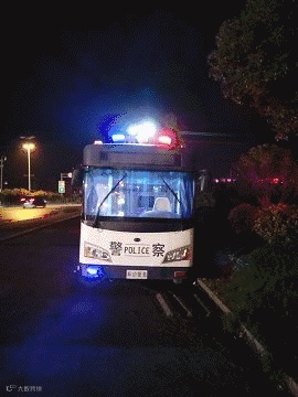 4-2 MX6 - 警灯 夜景 - 纵向 20 frames.gif