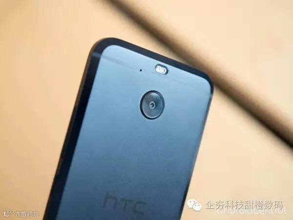 htc-bolt-back-5.jpg