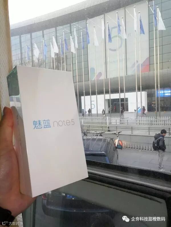 P61206-163428 w600.jpg