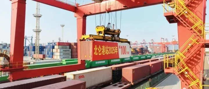 寧波<em>舟山</em>港海鐵聯(lián)運(yùn)箱量目標(biāo)300萬標(biāo)箱