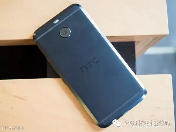 htc-bolt-back-4.jpg