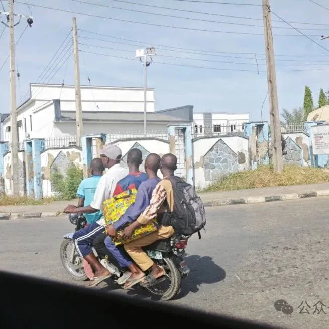 从一箱泡面，到半包花生：我的非洲节奏
