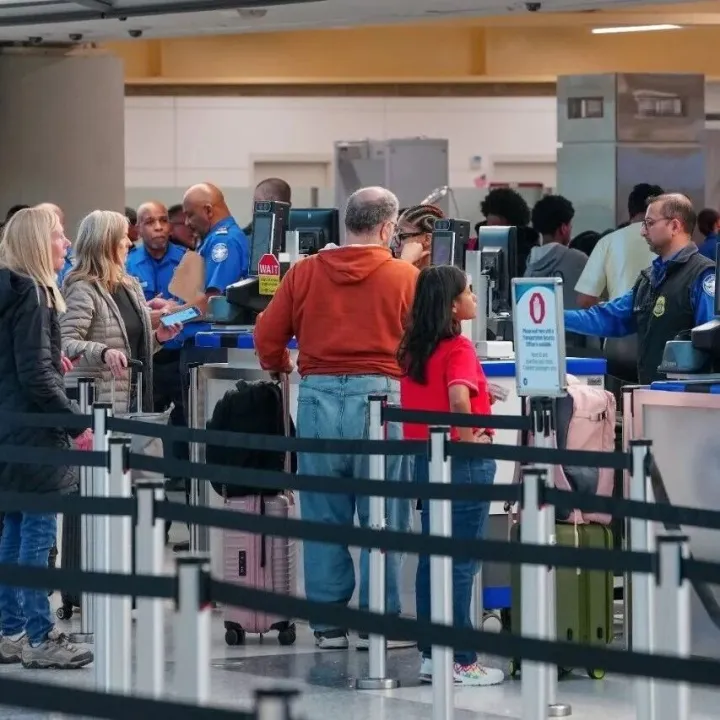 近500名TSA安檢人員離職美國機場安檢延誤持續(xù)加劇