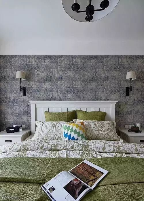 别出心裁的壁纸为二人世界,营造出一种浪漫的氛围,整体色调也很和谐。