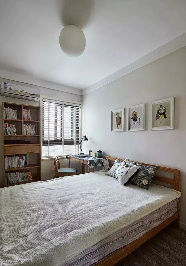 儿童房用原木+棉麻材质的床品打造一个天然的环境,让孩子从小就远离浮华,培养孩子脱俗的气质。