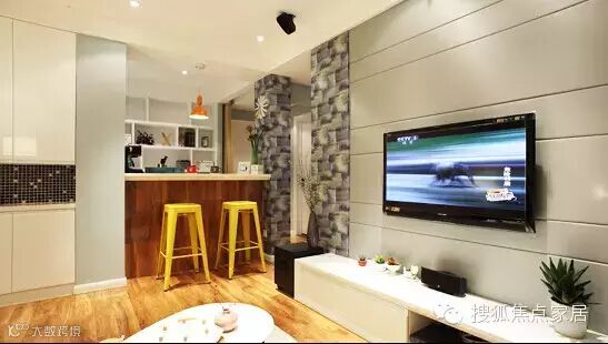 ▲空间改造:把玄关隔墙打掉,省去传统玄关的概念,进门右侧便是客厅,视野更开阔。