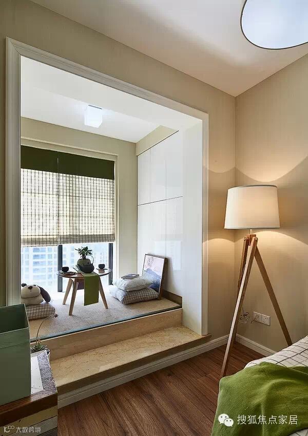 木质基座得等,与整体色调和风格相呼应。