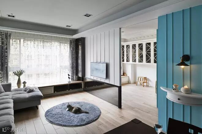 美式的优雅简约,融合乡村的温暖氛围,勾勒出小夫妻与三只小宠物的幸福居所。