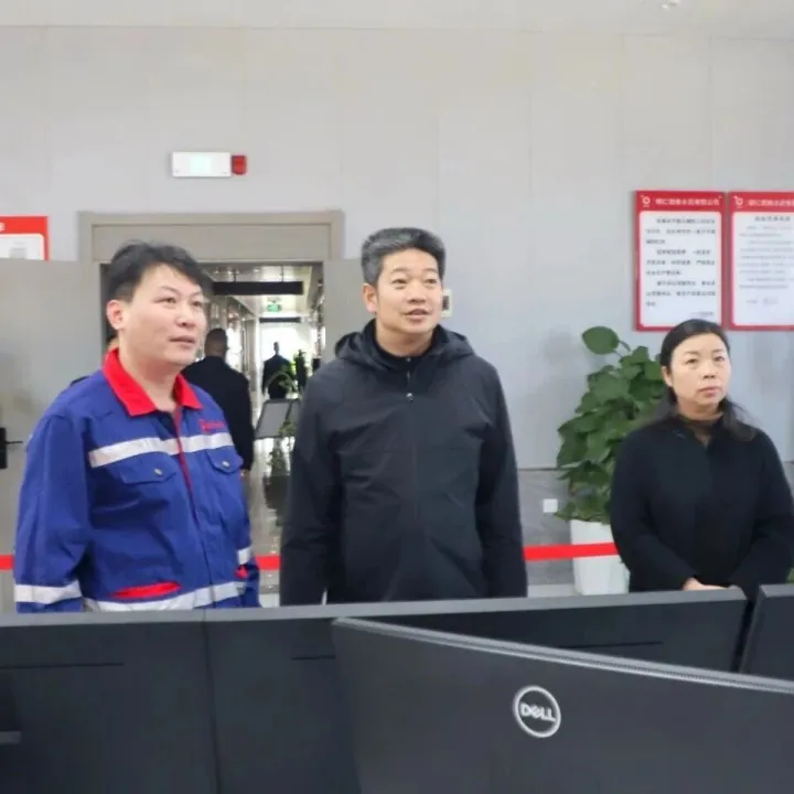 <em>銅仁</em>市委常委楊啟明到<em>銅仁</em>西南水泥有限公司調(diào)研