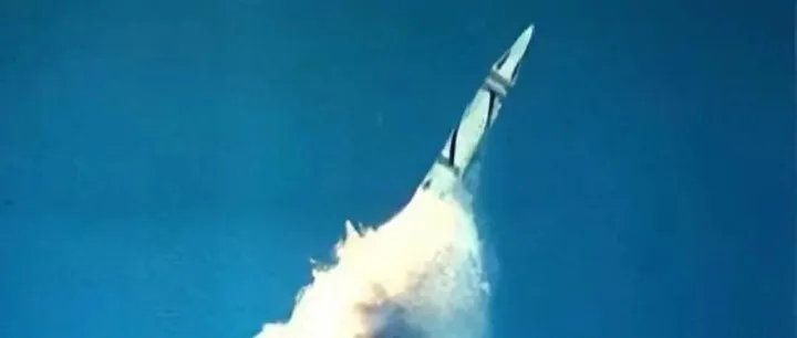 千鈞一發(fā)之際，他作出決斷！