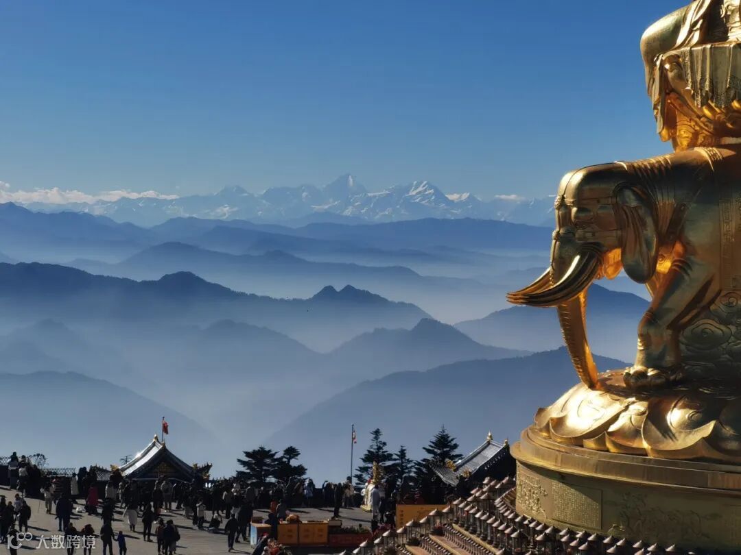 16.《峨眉洞天，山海一色》 摄影：胡志刚.jpg