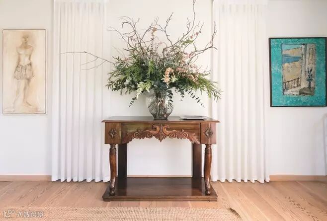 建筑,老,轻,酒店,公寓,房子,白色,室内,桌子,植物,特色,窗帘,绘画,木地板,现代,创意,艺术,房地产