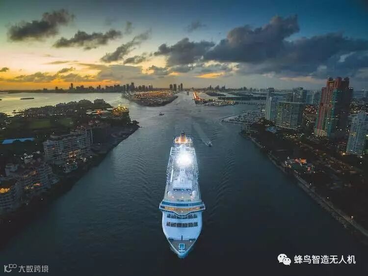 美国迈阿密的邮轮.jpg