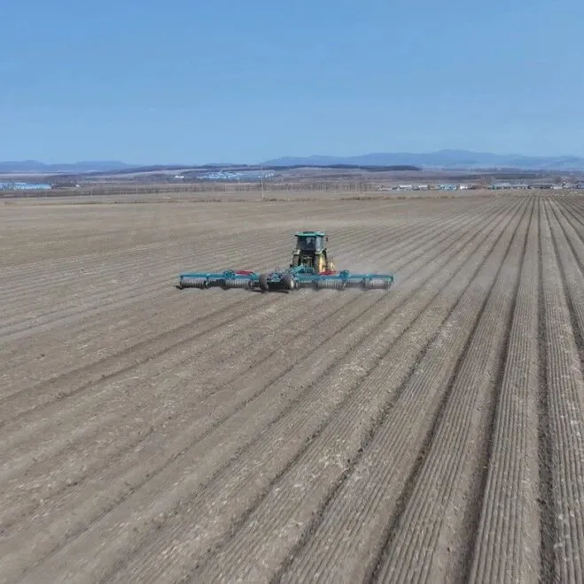 北大荒農(nóng)服集團(tuán)<em>牡丹江</em>農(nóng)服聯(lián)合八五五農(nóng)場(chǎng)推進(jìn)高標(biāo)準(zhǔn)春季整地