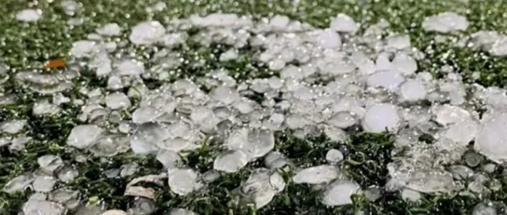 突发！越南龙卷风伴随冰雹造成4死9伤，数千房屋被毁坏！