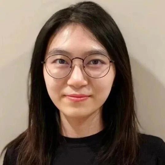 李飛飛李曼玲團(tuán)隊發(fā)布空間理論：AI的空間智能還在三歲小孩階段