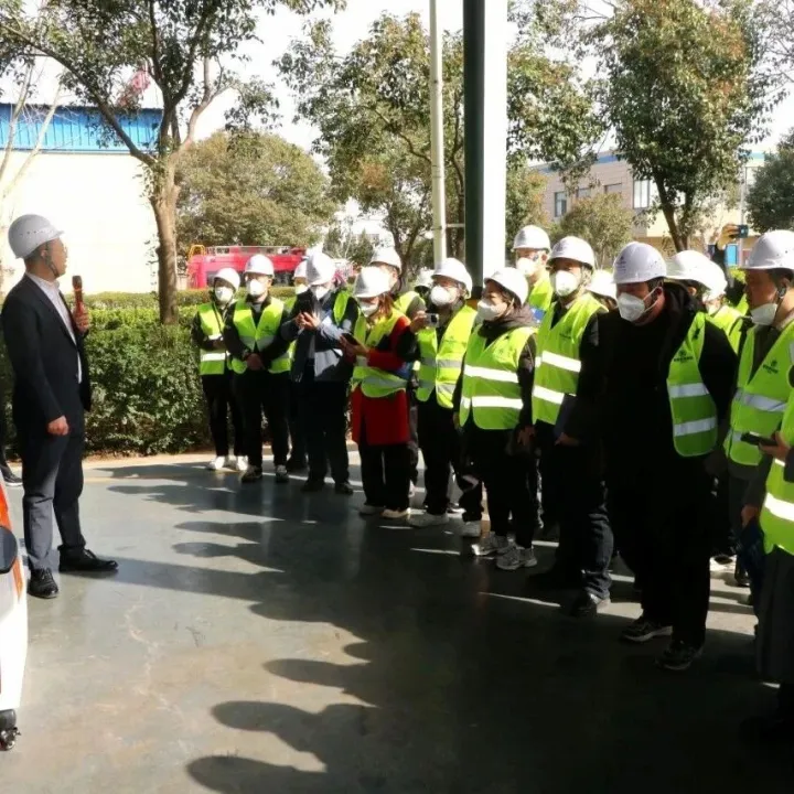 陕西省危废领域企业管理人员观摩三秦环保公司危废智能终端设备