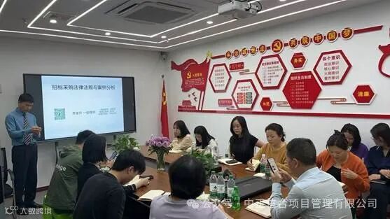 图片包含 室内, 桌子, 游戏机, 男人

AI 生成的内容可能不正确。