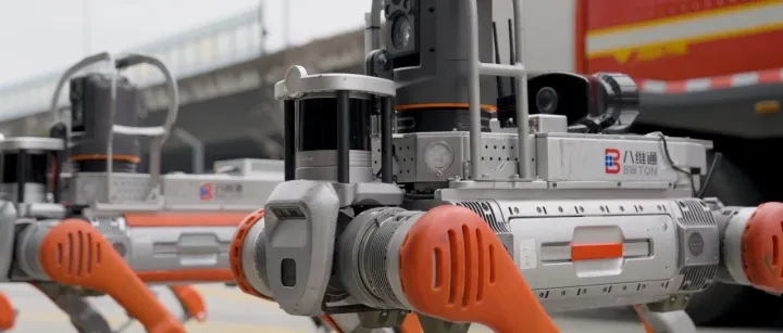 自贸新物种｜滨江区块两家人工智能企业联合推出消防侦察机器狗