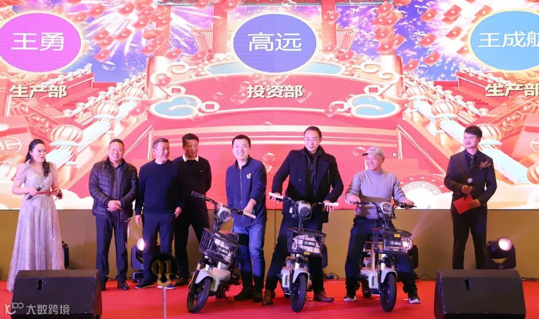 28 联欢 节目7 年会诵.jpg