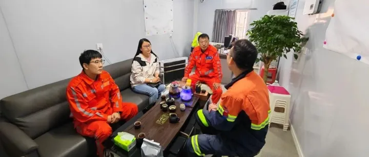 董事長(zhǎng)賀圓蒞臨西藏日喀則分公司檢查并指導(dǎo)工作